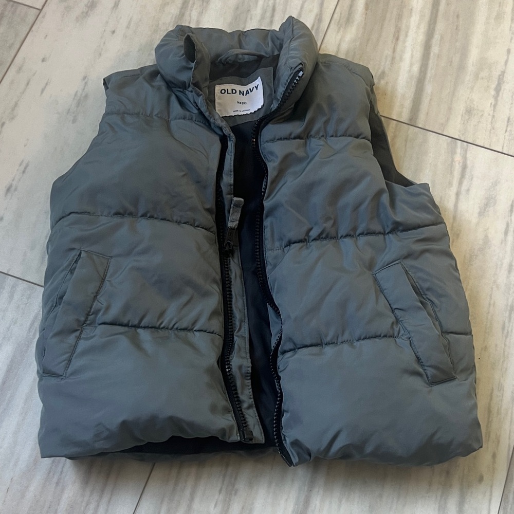 Bundle of 6 boy tops size small (6/7)